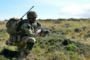 Soldats, armes