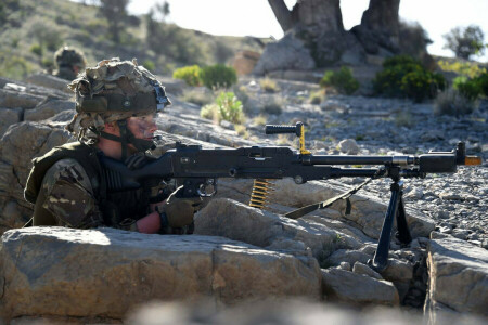 Exército britânico, Soldados, armas