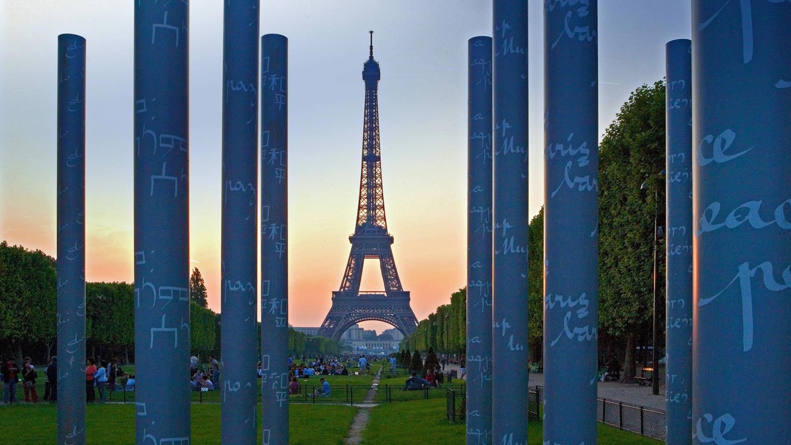 Francia, Parigi, Torre Eiffel, Muro di pace