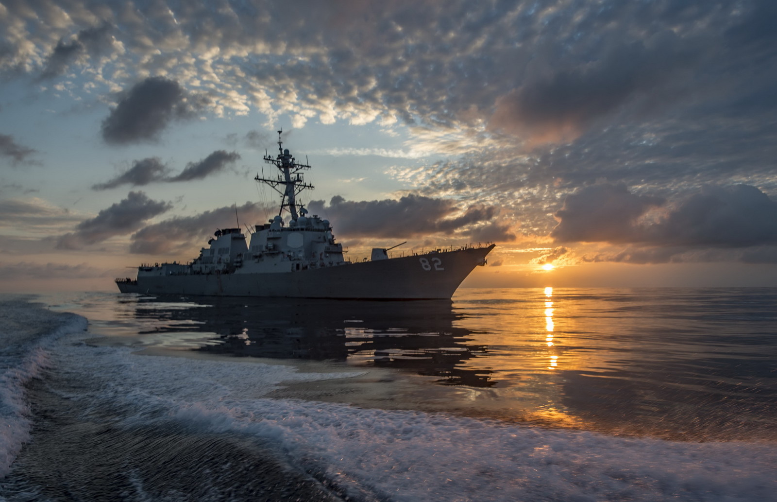 zachód słońca, morze, Niszczyciel pocisków kierowanych, USS Lassen (DDG 82)