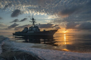 Destructeur de missiles guidés, mer, le coucher du soleil, USS Lassen (DDG 82)