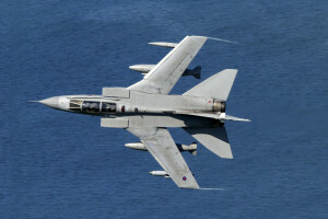 Bombardér, Bojovník, let, Panavia Tornado