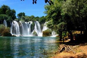 Bosna a Hercegovina, Kravice, rieka, stromy, vodopád