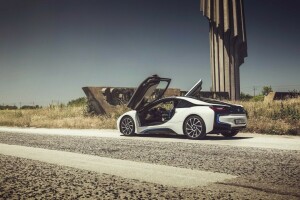 BMW i8, road