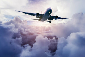 Verkehrsflugzeug, Wolken, Fliegen, Hoch, in der Luft, das Flugzeug, der Himmel