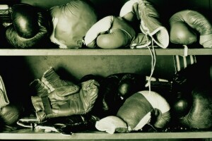 Boxe, guanti, scaffali