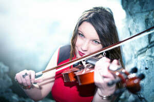 Sabrina, sourire, violon