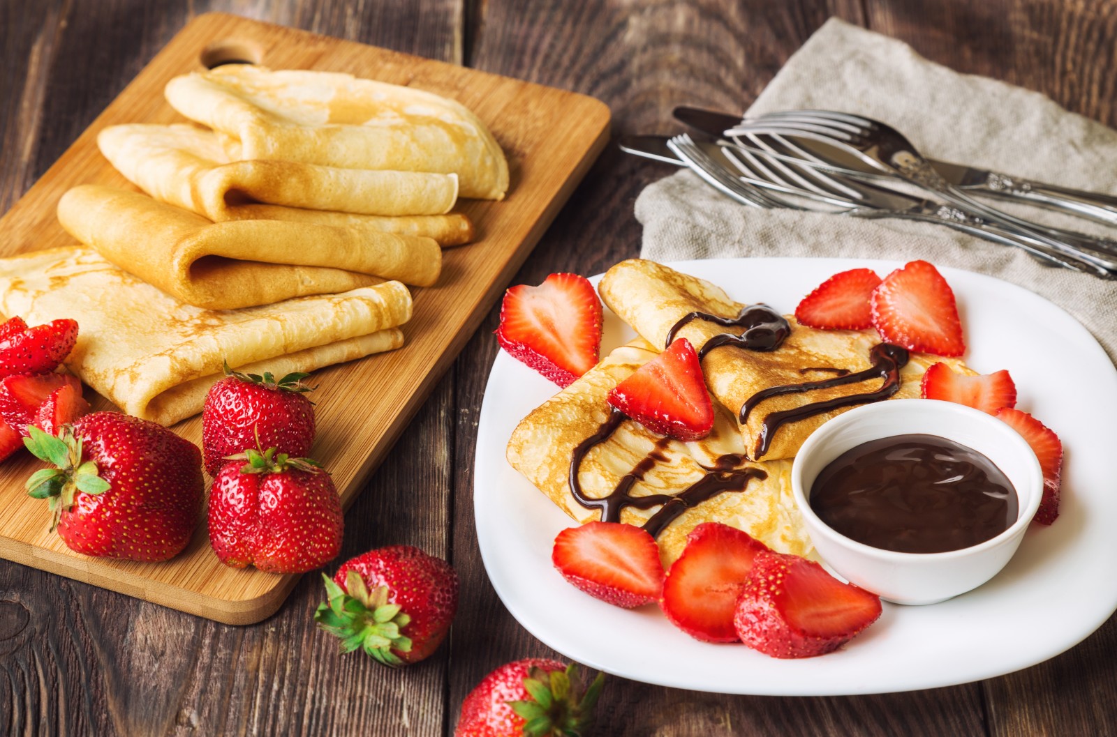 chocola, cakes, toetje, aardbei, pannekoeken