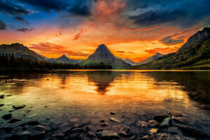 forêt, Parc national des Glaciers, lueur, Lac, montagnes, des pierres, le coucher du soleil, Le ciel