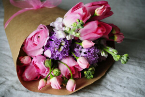 bouquet, buttercups, pink, tulips