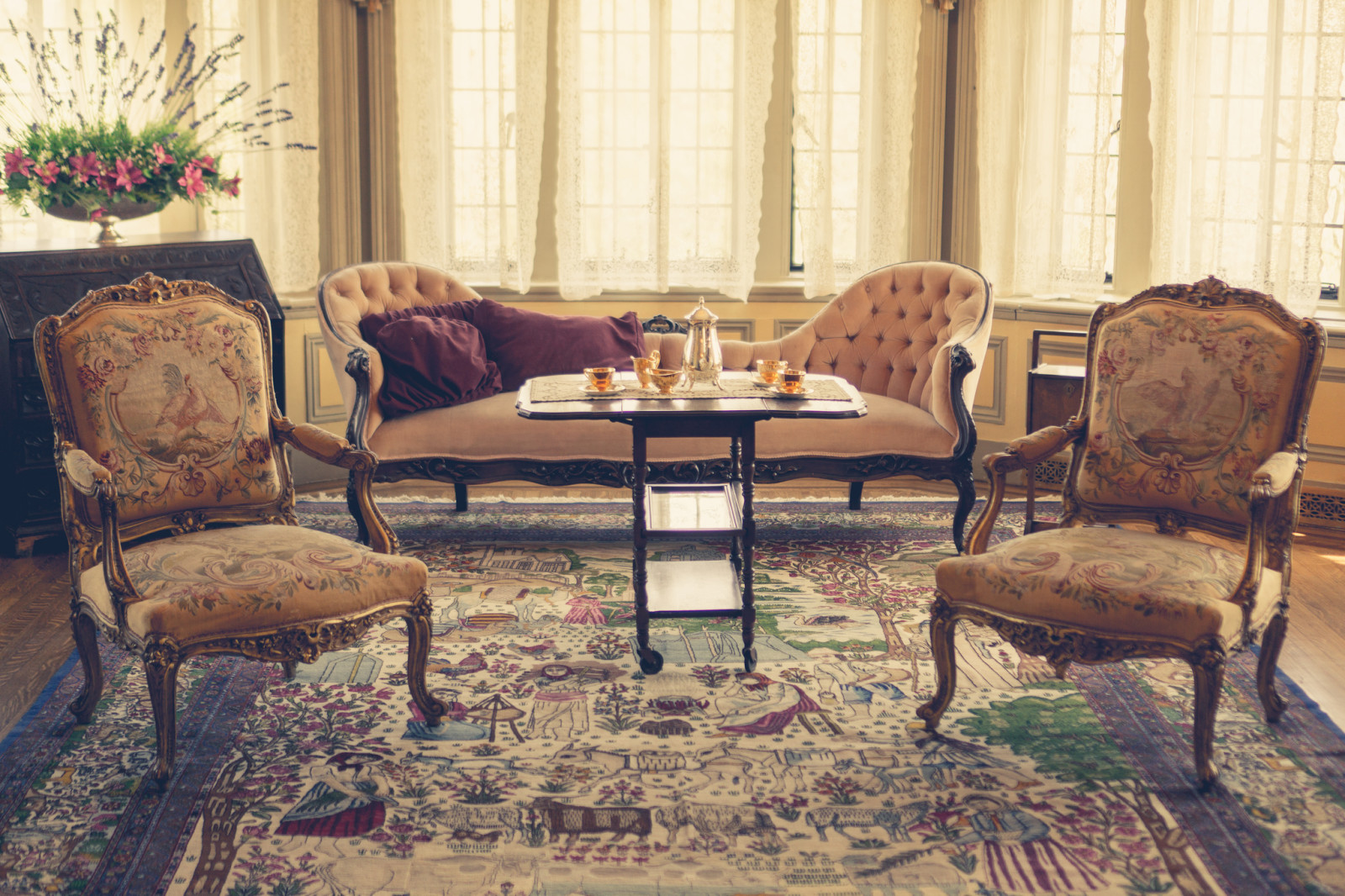 table, bouquet, curtains, WINDOWS, chair, sunlight, sofa, living room