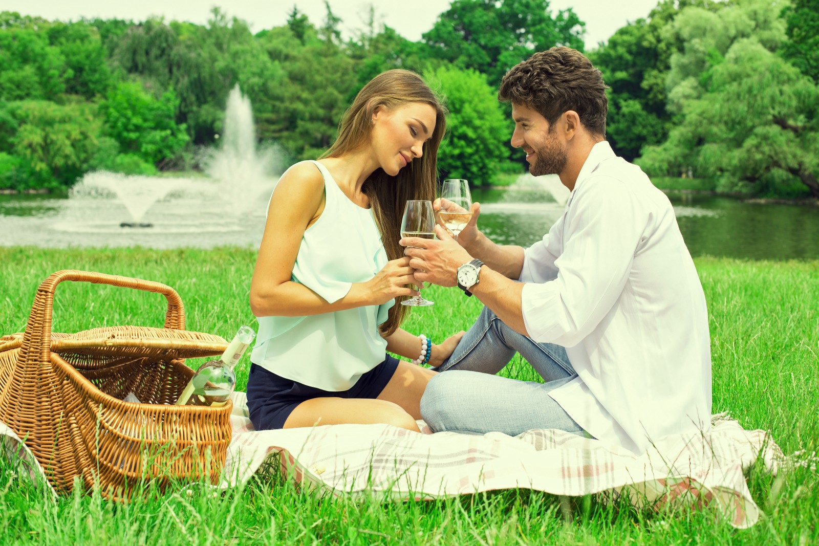 la nature, rivière, fille, du vin, des lunettes, les amoureux, panier, gars