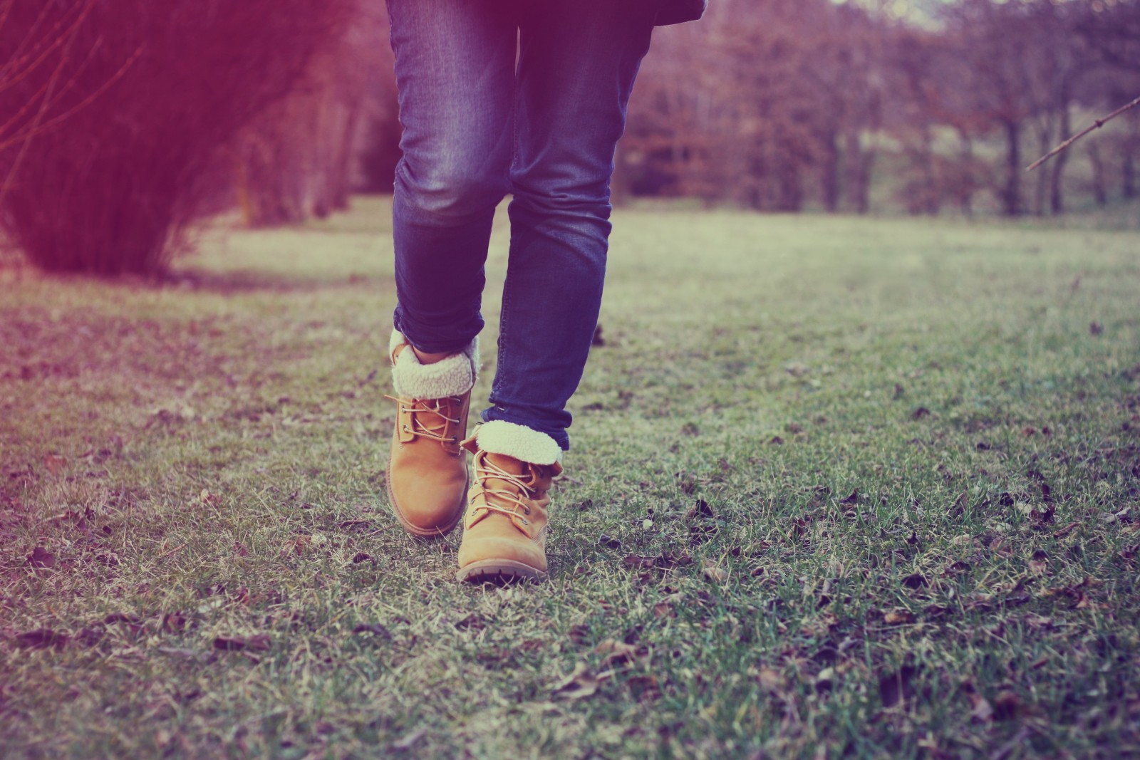 Gras, Jeans, Schuhe, Füße, Schritt