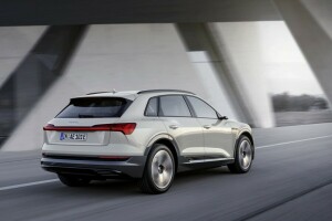 2019, Audi, E-Tron, grigio, movimento, retrovisore