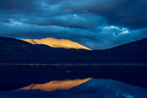 des nuages, forêt, collines, Lac, lumière, montagnes, réflexion, le soir