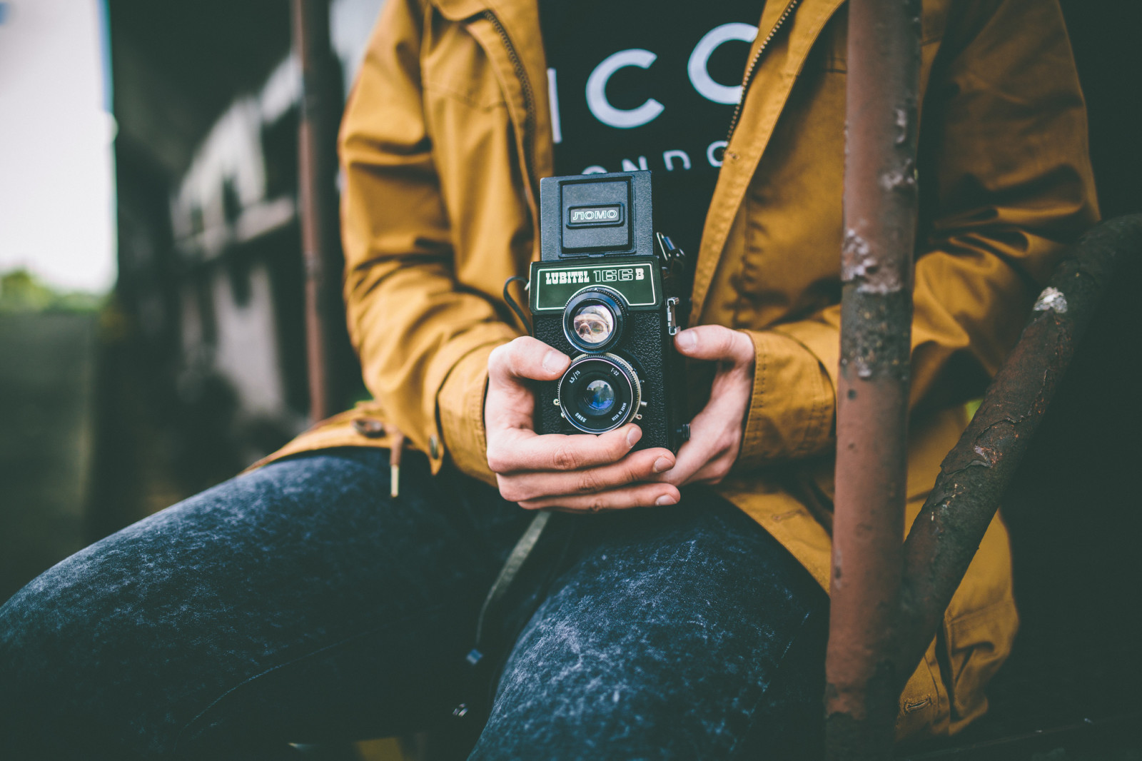 bokeh, hands, city, male, camera, jacket, 166B, Lubitel