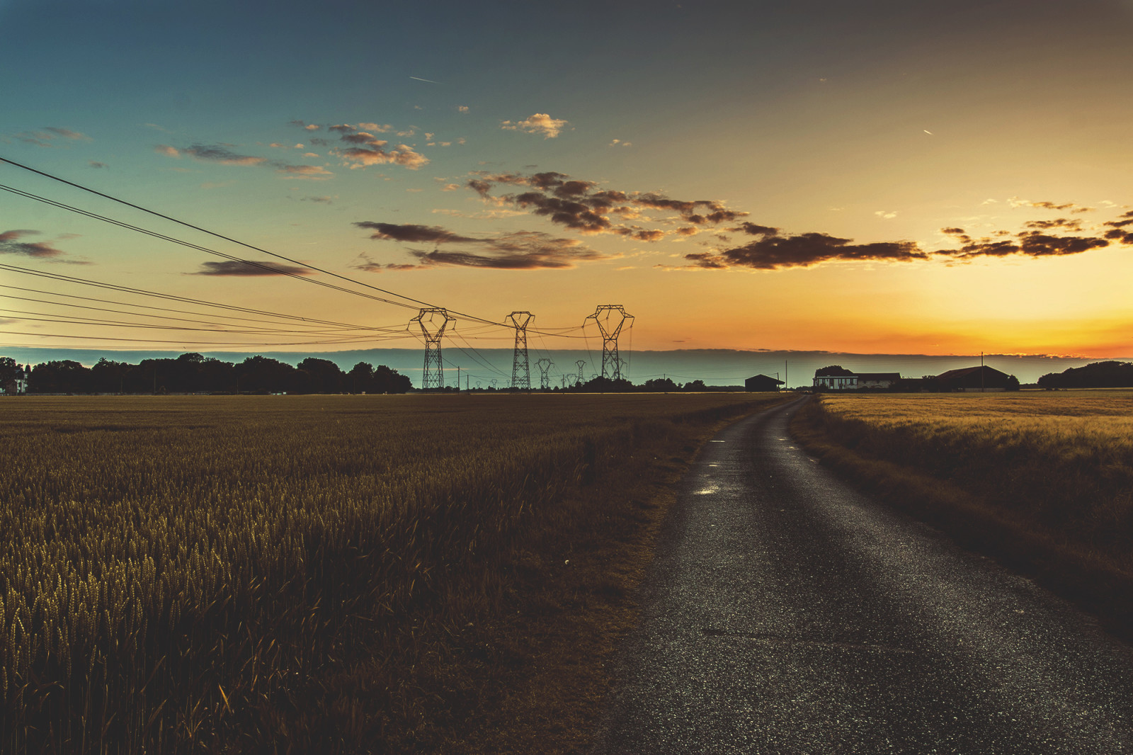 el cielo, casa, puesta de sol, la carretera, campo, nubes, colinas, horizonte