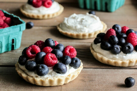 berries, cake, cream