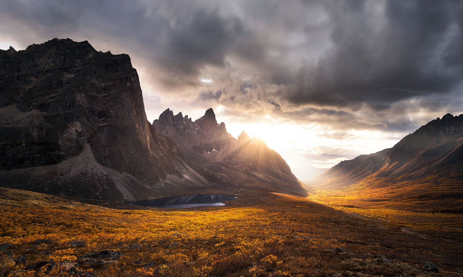 otoño, puesta de sol, nubes, montañas, rocas, Yukon