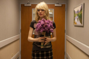 Birdman, blonde, bouquet, Corridor, Emma stone, flowers