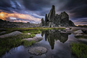 Australien, skyer, græs, Kosciuszko nationalpark, New South Wales, afspejling, klipper, sten