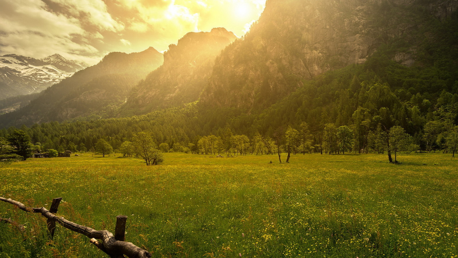 Matin, montagnes, la barrière