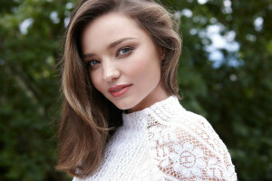 BELLEZA, bokeh, Pelo castaño, peinado, Julie Adams, Mira, maquillaje, Miranda Kerr