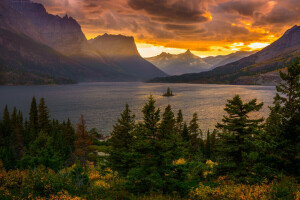 des nuages, forêt, Lac, montagnes, le coucher du soleil, Le ciel, des arbres