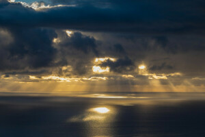 clouds, sea, The sun's rays