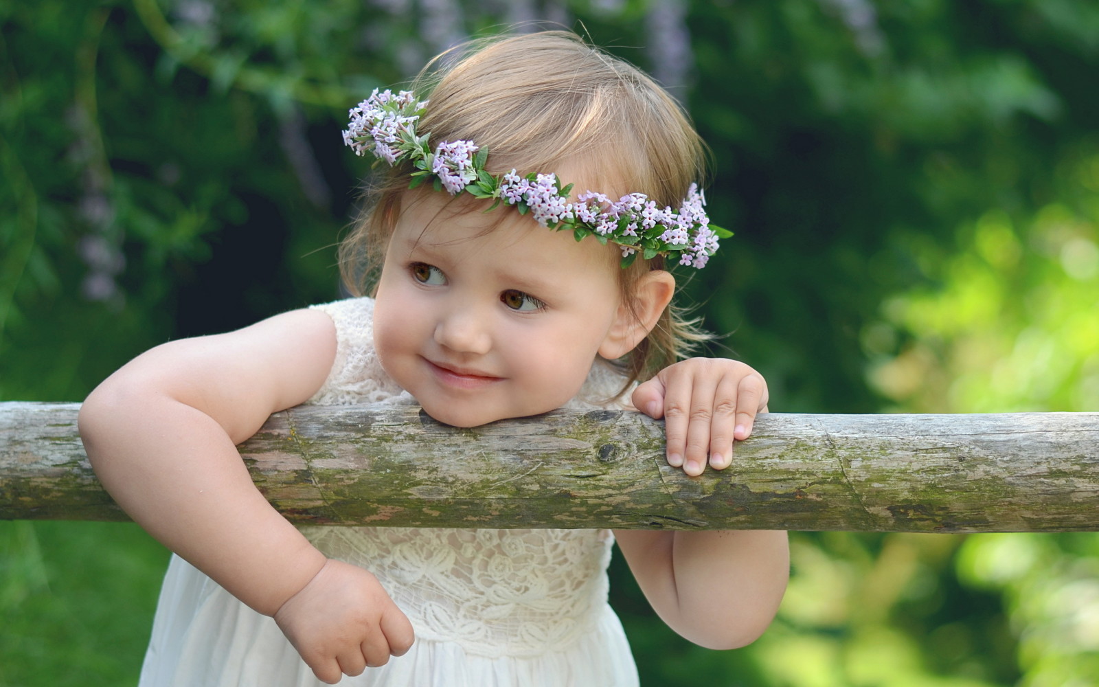 estado animico, niña, guirnalda