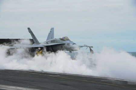 laivan kansi, FA-18C Hornet, Taistelija, monikäyttöinen, nousu