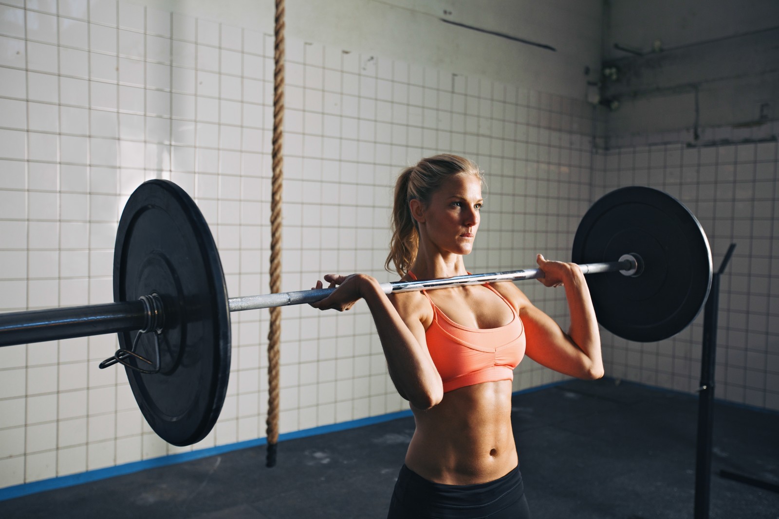 blondă, a face exerciții fizice, CrossFit, ridicare de greutăți