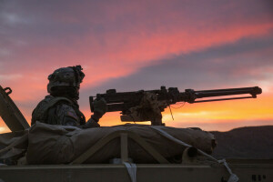 Metralhadora, Soldados, pôr do sol, armas