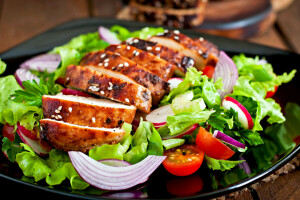 carne, insalata, pomodori