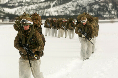 Army, Soldater, våpen