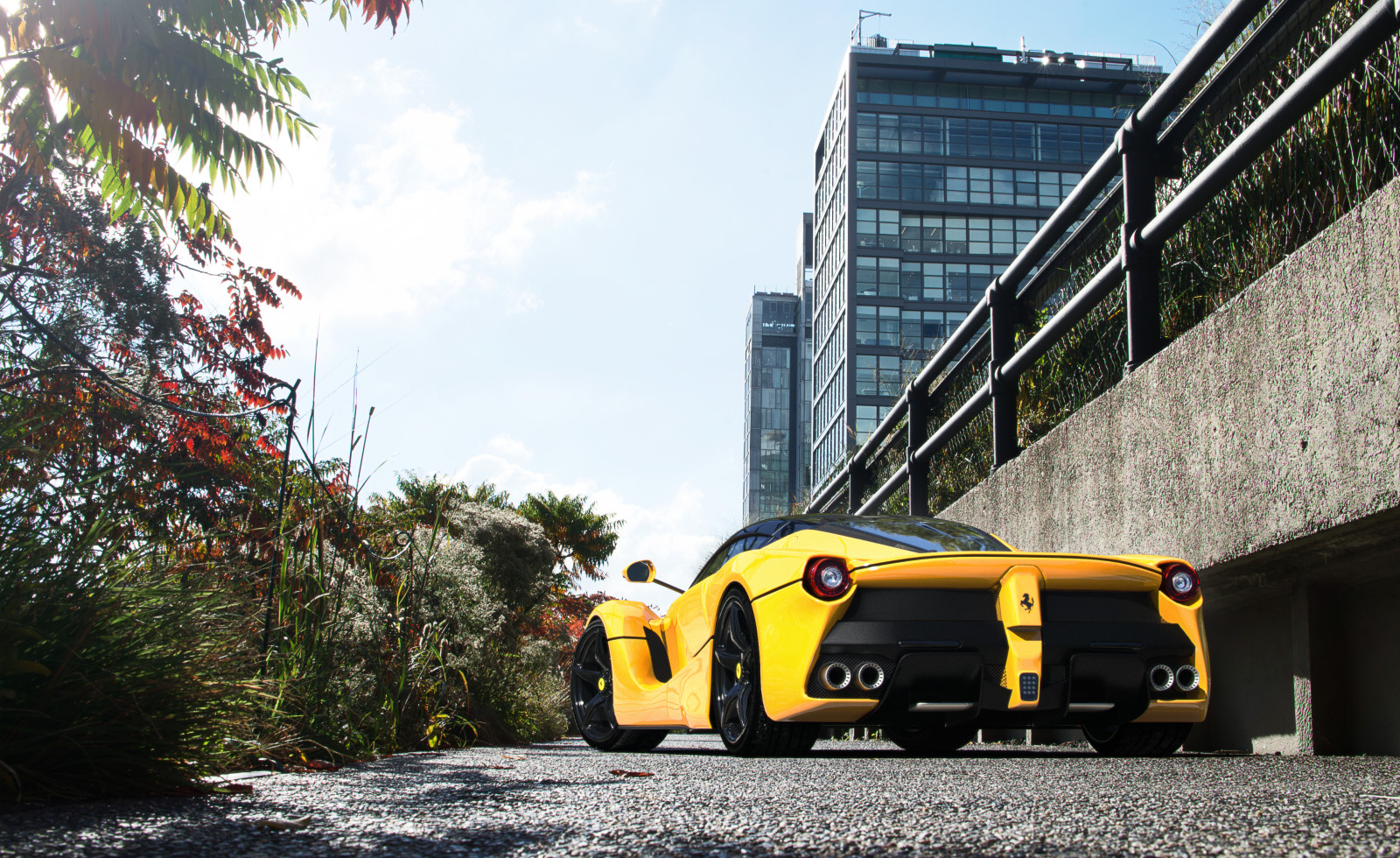 el edificio, superdeportivo, ferrari, LaFerrari