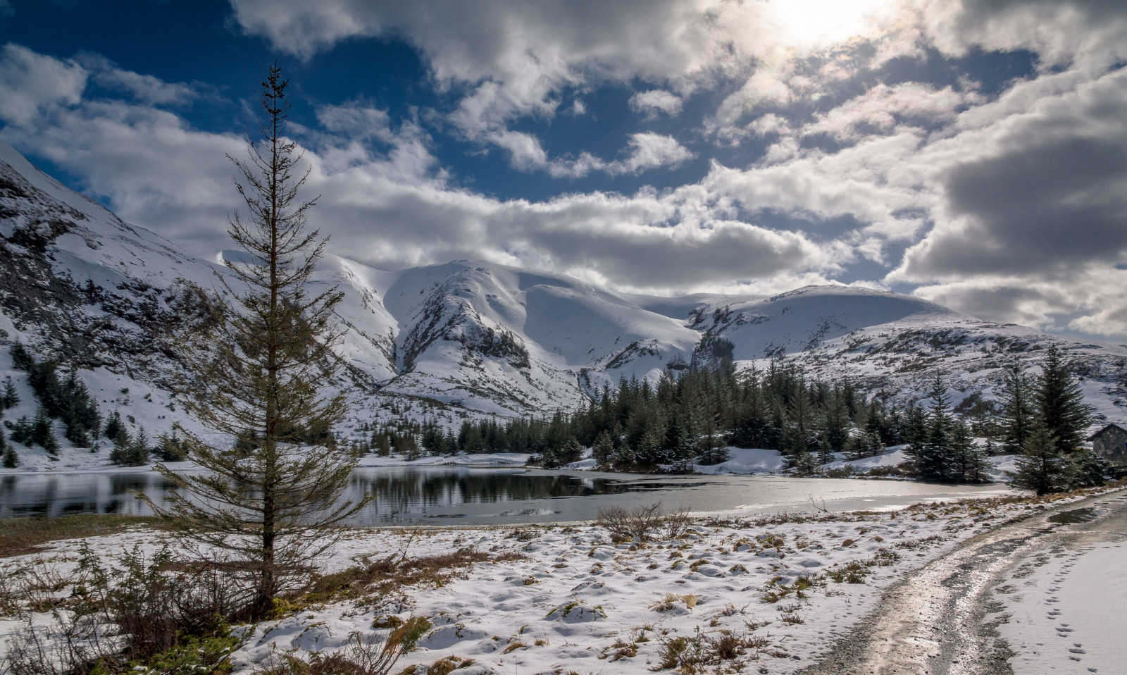 neige, forêt, la nature, Le ciel, rivière, hiver, des arbres, montagnes