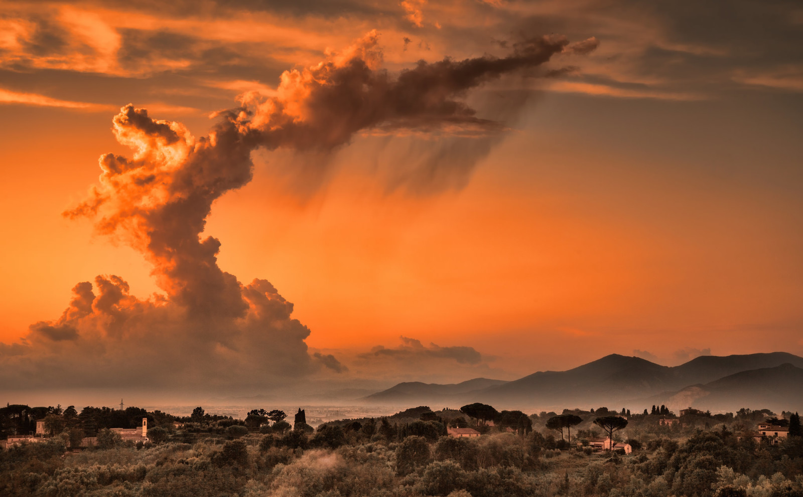 o céu, casa, a noite, nuvens, montanhas, Itália, Toscana