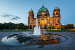 Berlín, Berlínská katedrála, Kostel, fontána, Německo, lidé, The Berliner Dom, město