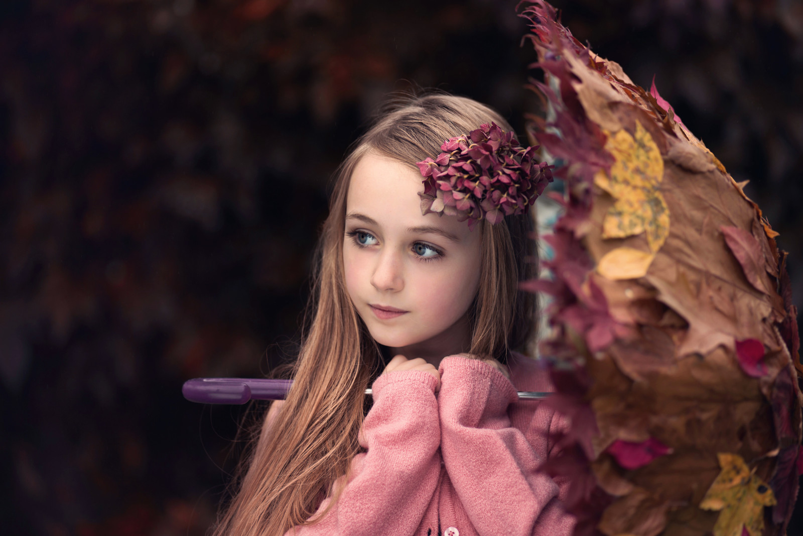 fille, feuilles, parapluie