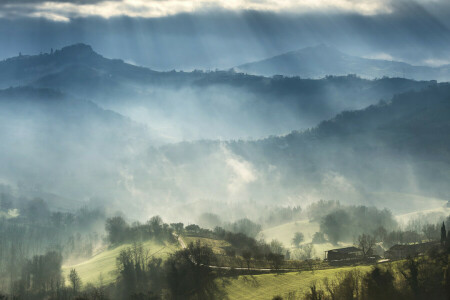 des nuages, champ, collines, maison, Italie, montagnes, Des rayons