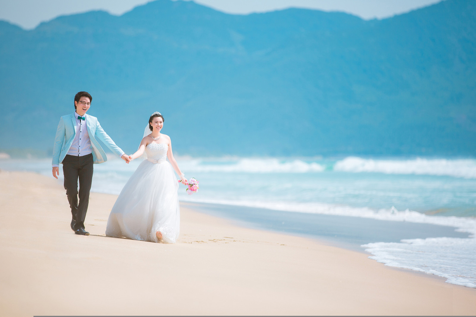 playa, montañas, ramo de flores, par, ola, Boda, la novia, vestido de novia