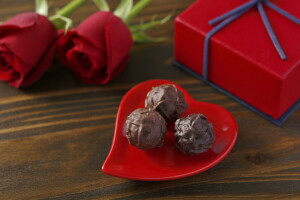 candy, chocolate, gift, heart, love, red, romantic, roses