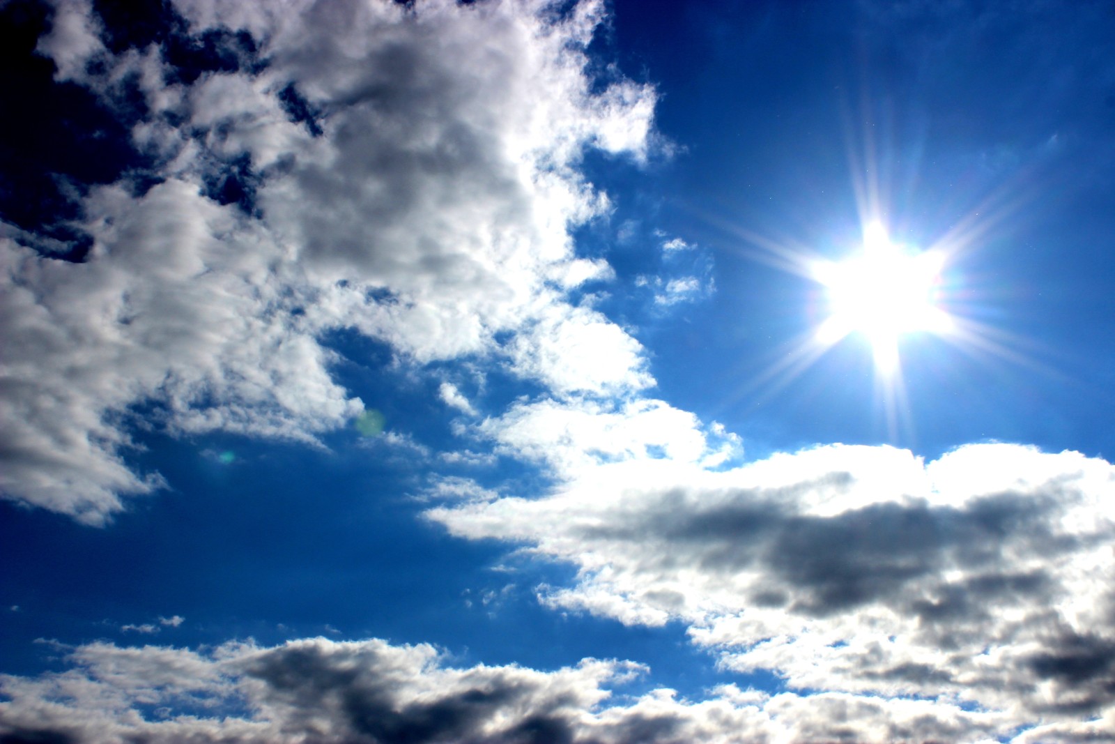 de lucht, wolken, de zon