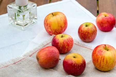 maçãs, fruta, vermelho, mesa, toalha de mesa, vaso, amarelo