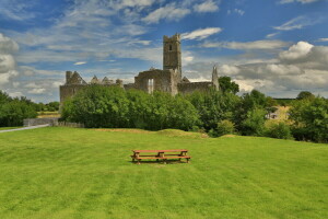 Benches, grass.greens, Ireland, lawn, Quinn Abbey, table