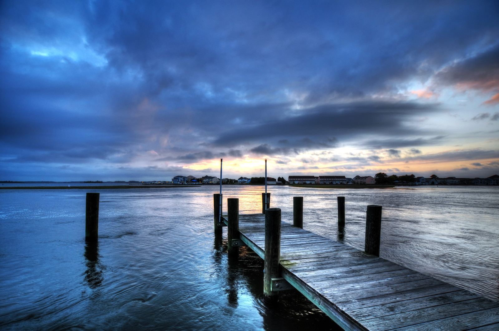 de lucht, de avond, rivier-, mostok, zonsondergang, eiland, wolken, huis