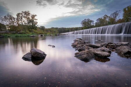 Bynum, Haw River, North Carolina, Fluss, Steine, Der Damm des Flusses HAUS, Bäume, Wasserfall