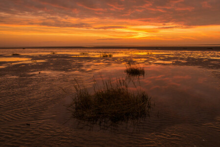 des nuages, Lac, le coucher du soleil, Le ciel, Vrai