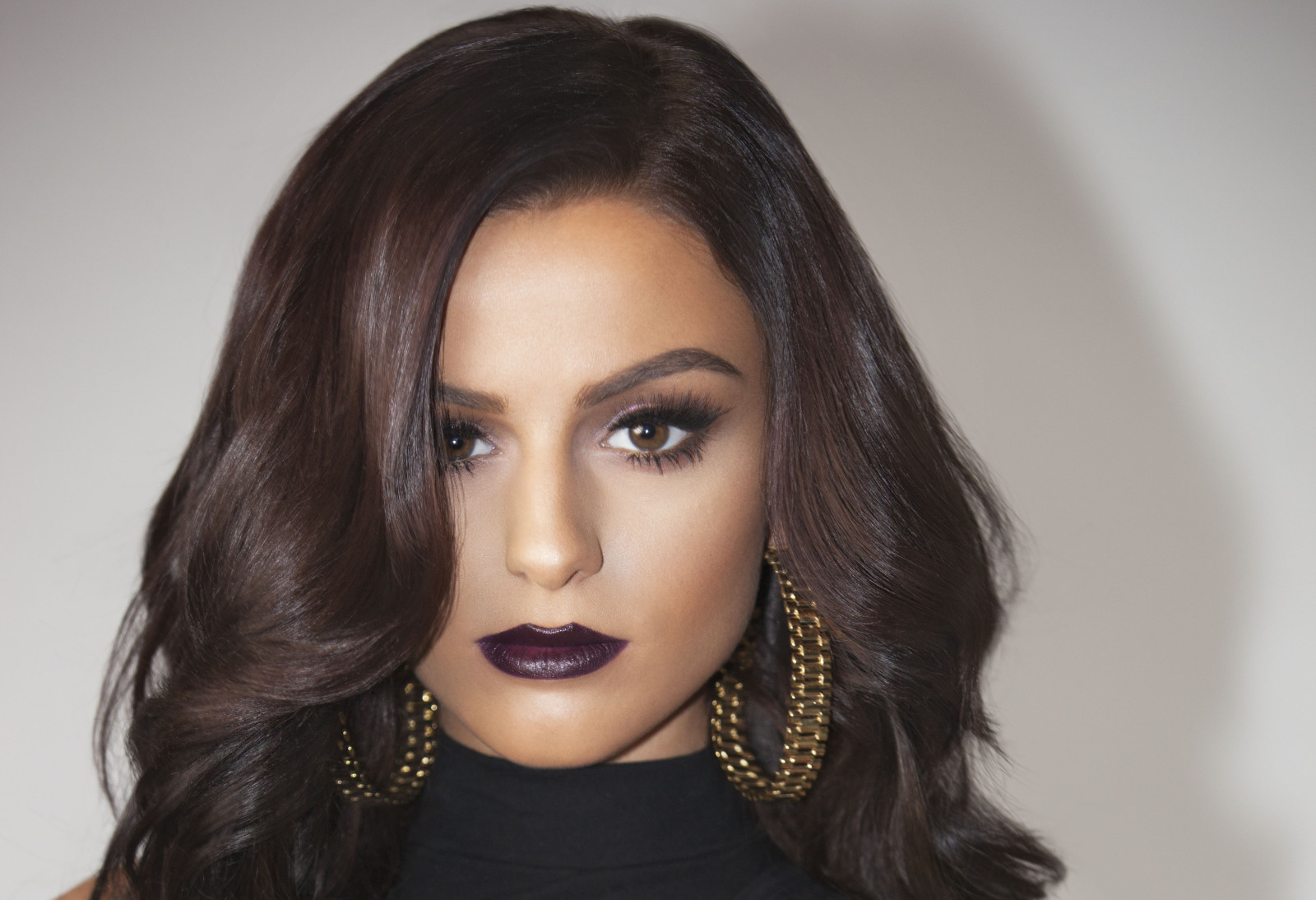 esmer, şarkıcı, Cher Lloyd